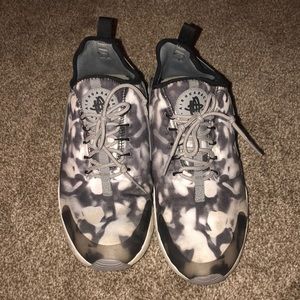 NIKE AIR HUARACHE ⭐️⭐️